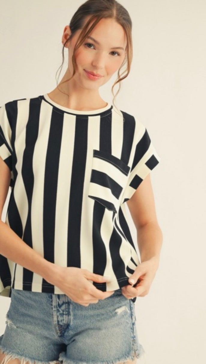 Vertical black stripe top