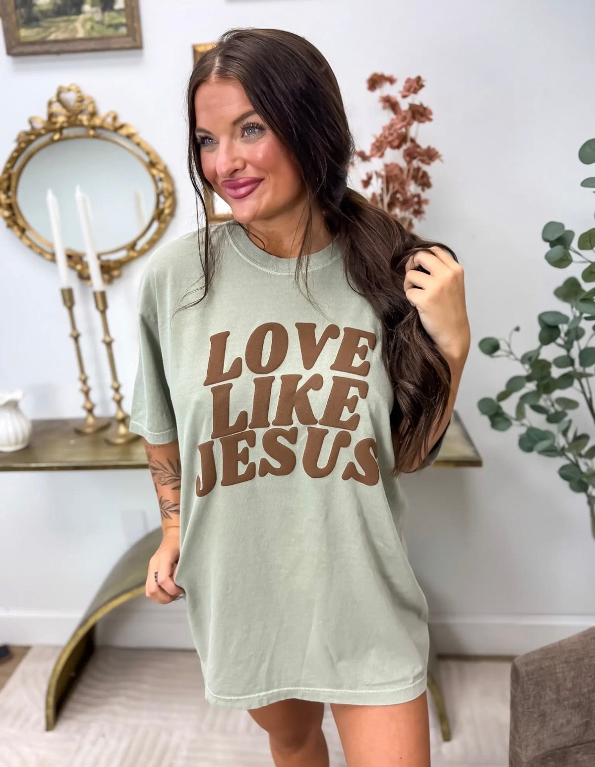 Love like Jesus tee