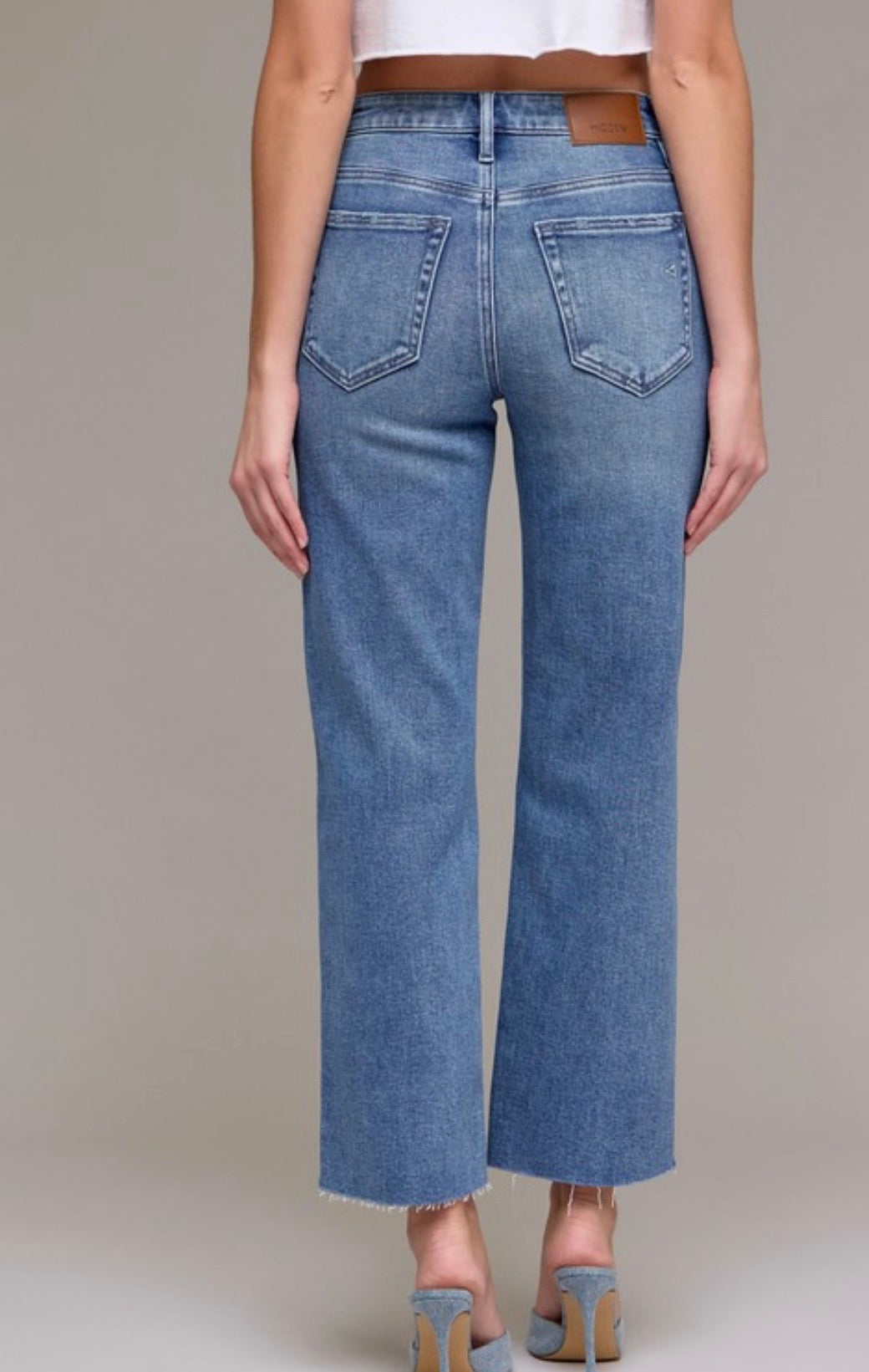 Hidden medium wash HW straight jeans