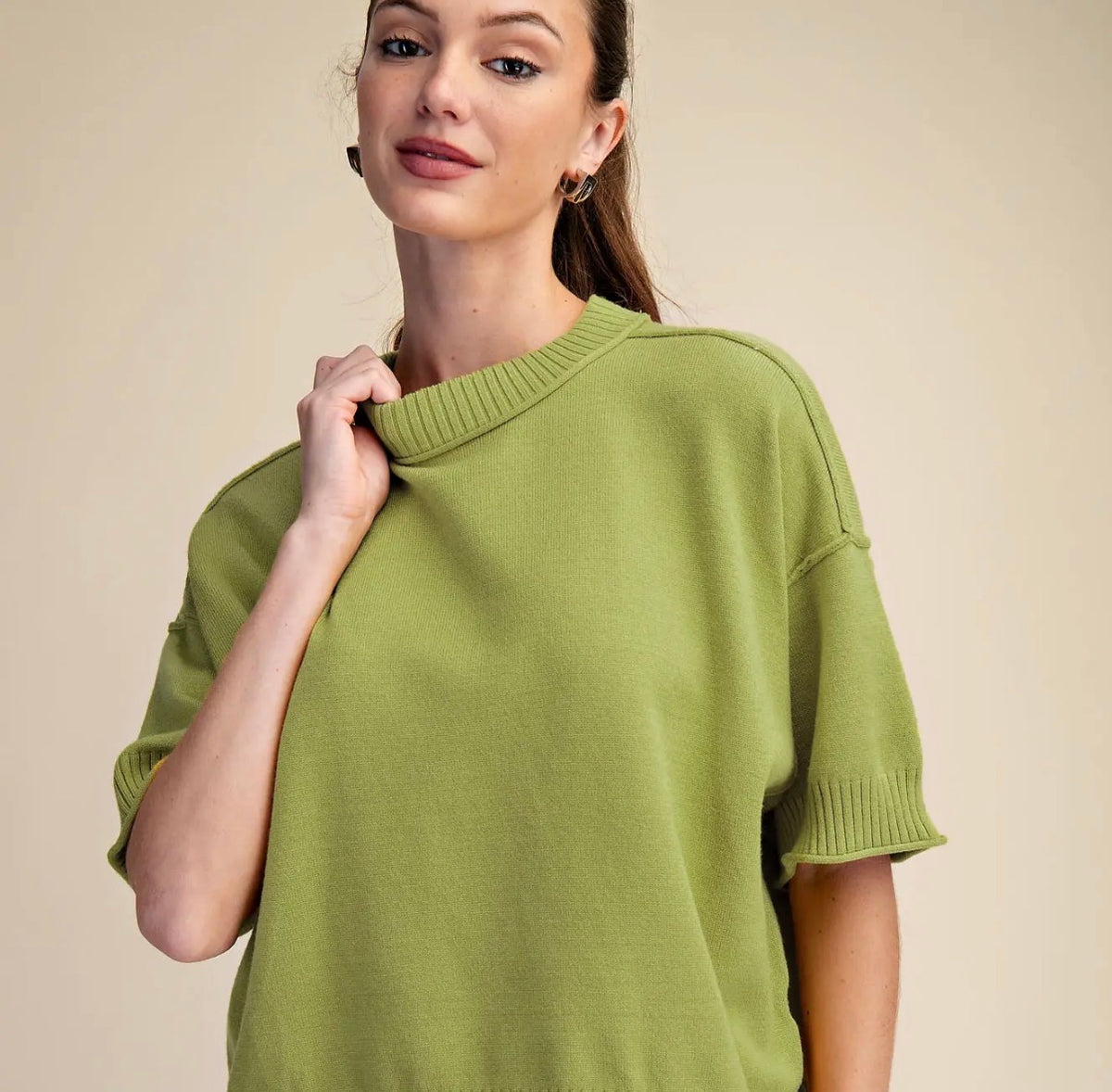 Crew neck elbow length sweater