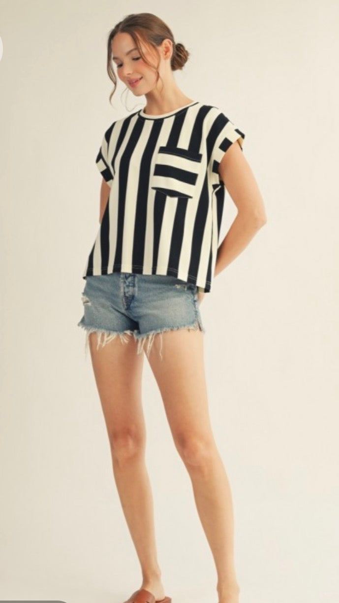 Vertical black stripe top