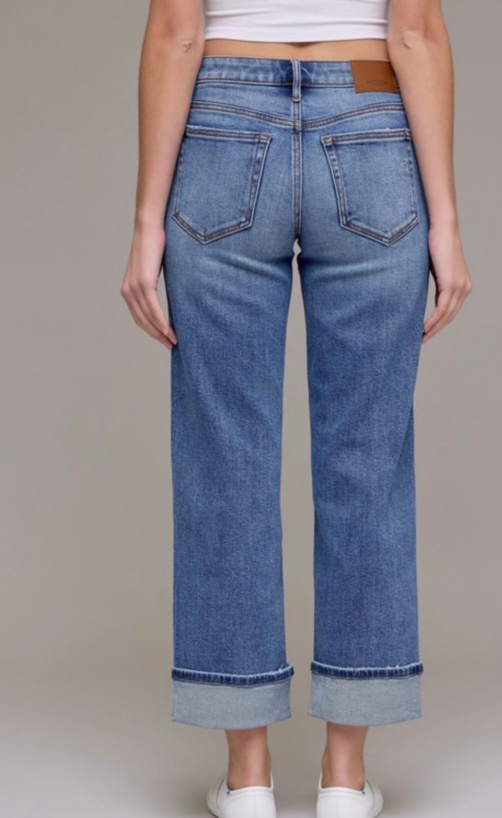 Hidden mid rise cuff straight jeans