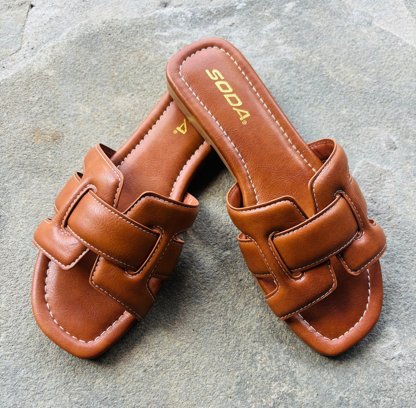 Vernon tan sandal