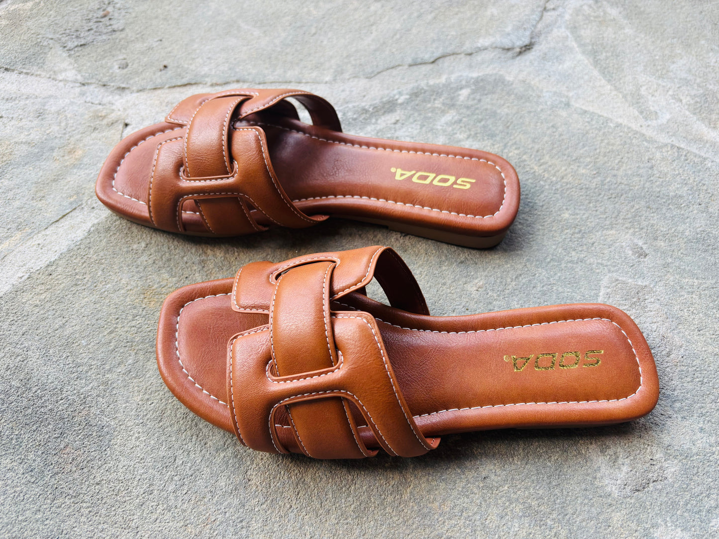 Vernon tan sandal