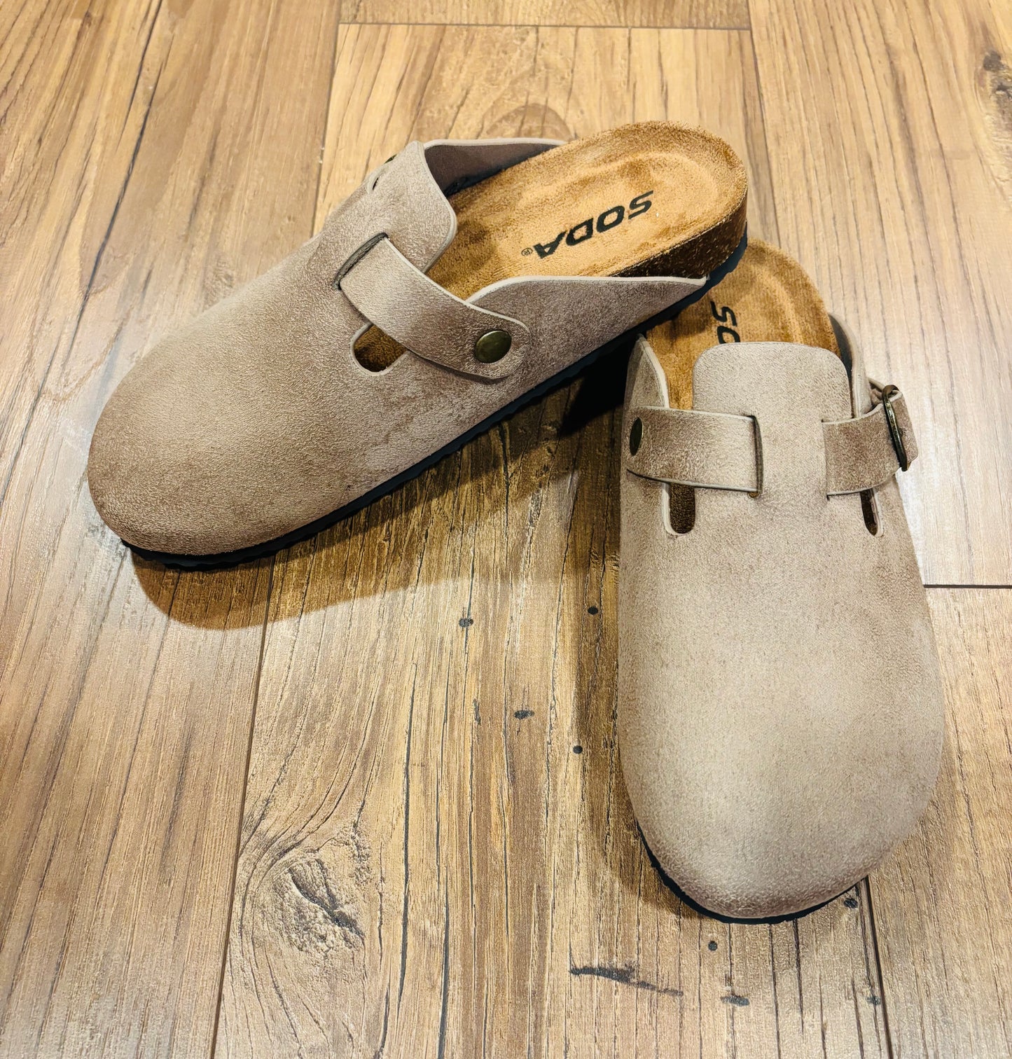 Regis taupe slides