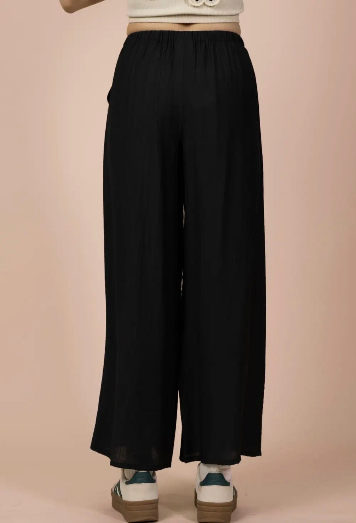 Black woven curvy pants