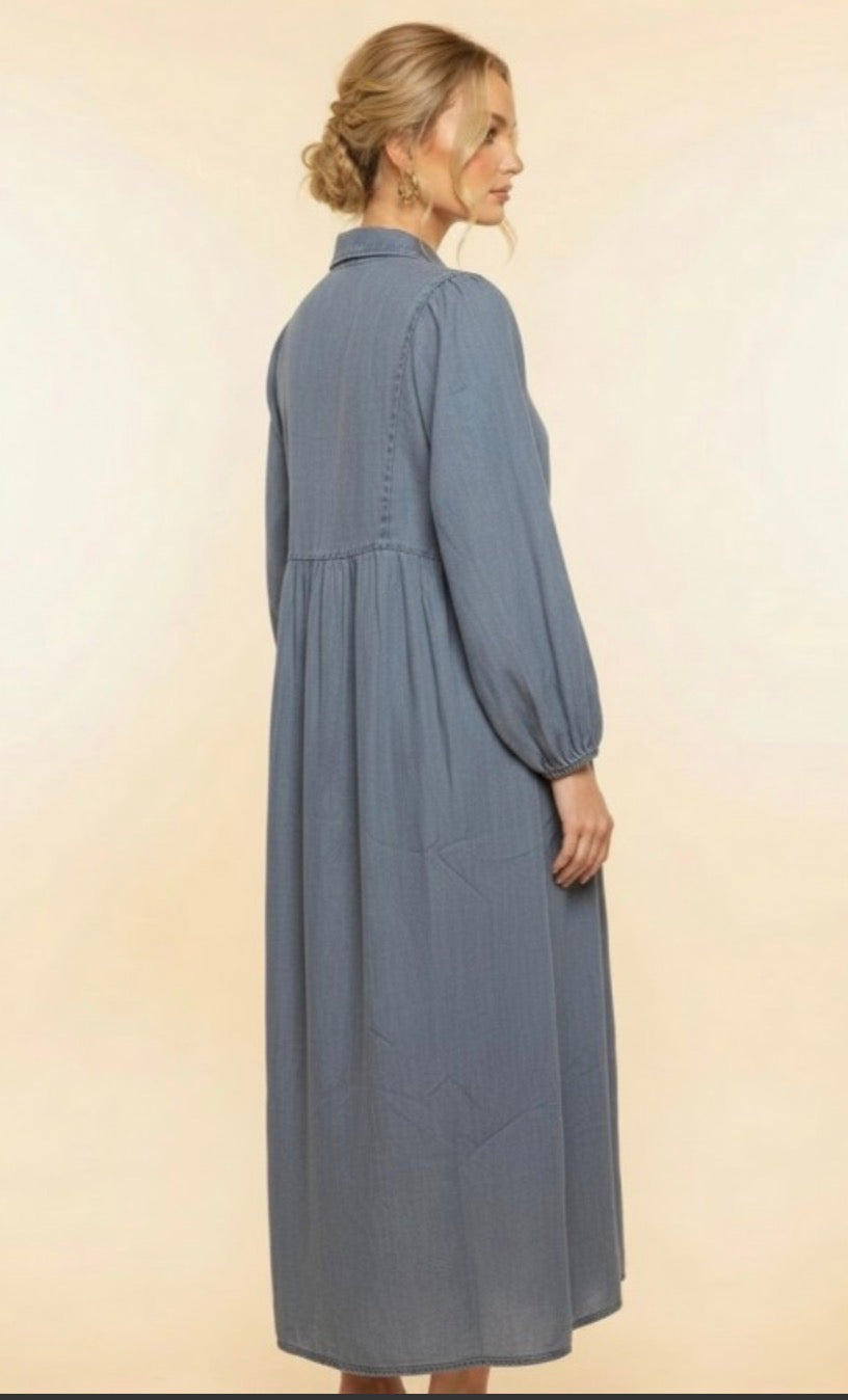 Curvy denim dress